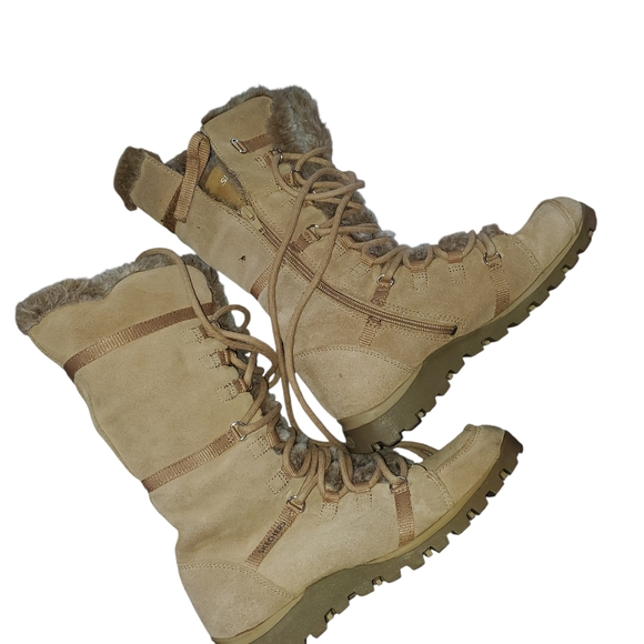 Womens Size 8 Skechers Winter Boots - Picture 3 of 5